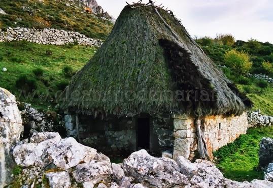 Braña de Mumián, senderismo asturiano entre prados y cabañas