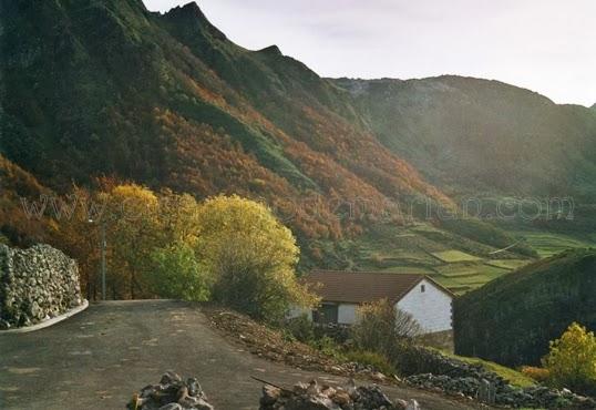 Braña de Mumián, senderismo asturiano entre prados y cabañas