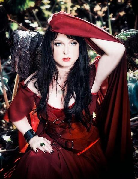 Dark Sarah inicia una campaña Indiegogo para recaudar fondos para su primer álbum Dark Sarah inicia una campaña Indiegogo para recaudar fondos para su primer álbum