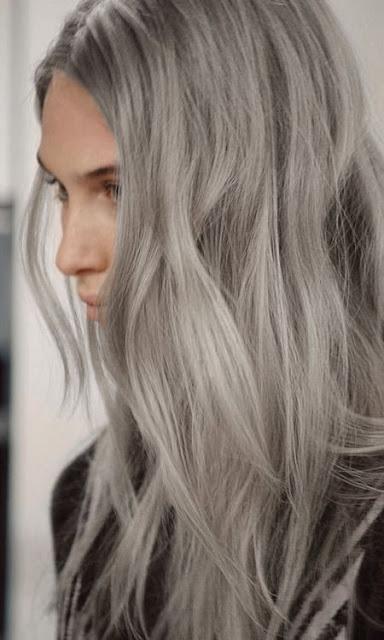 ¿pelo blanco y gris a los 20?