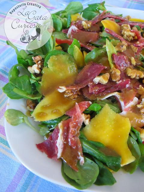 ENSALADA DE CANONIGOS CON JAMON Y MANGO ENSALADA DE CANONIGOS CON JAMON Y MANGO