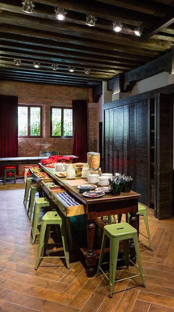 Un albergue en Venecia, con la decoración de un hotel High Class