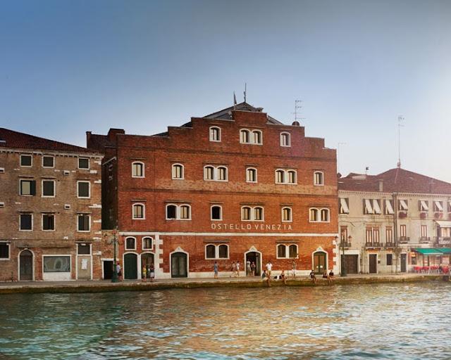 Un albergue en Venecia, con la decoración de un hotel High Class