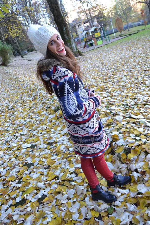 Red pants autumn look