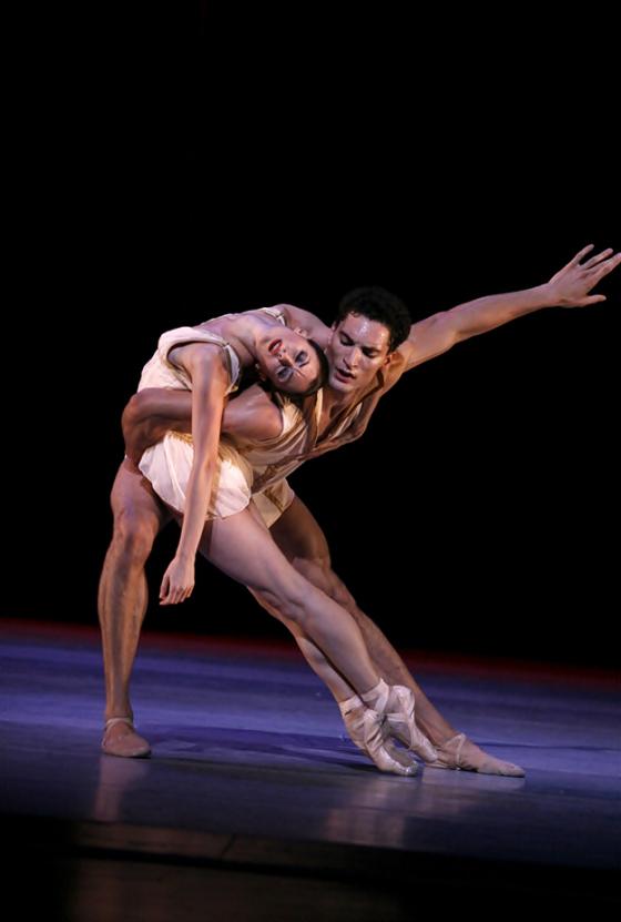 Tontás: Se atrevió a bailar…diferente. The Joffrey Ballet will perform