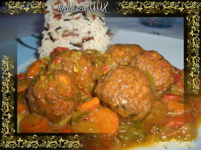 Albóndigas de Pollo y Jamón en salsa con Verduras Albóndigas de Pollo y Jamón en salsa con Verduras