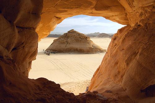 Cueva en el desierto