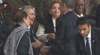 Revuelo planetario y perreta miamense  por el saludo entre Obama y Raúl