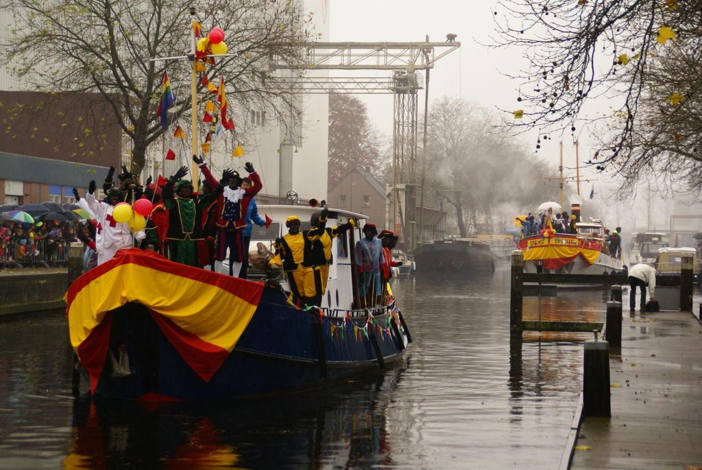 España y los niños holandeses: El Duque de Alba para asustarlos y San Nicolás para traerles regalos