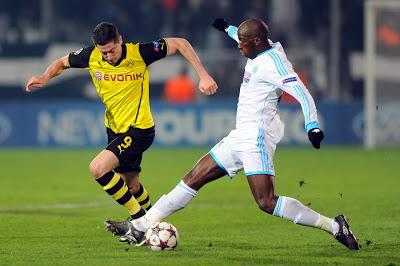 El Borussia Dortmund clasifica agonicamente a Octavos