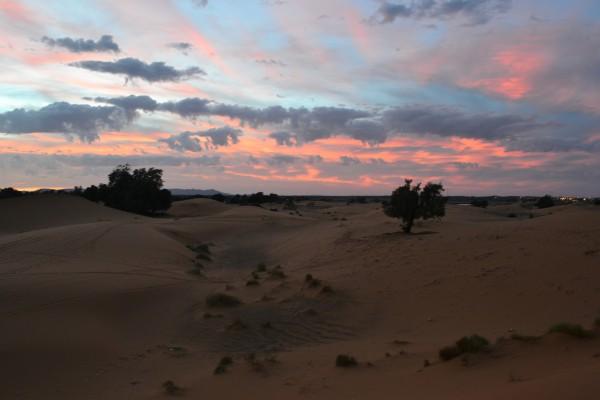 Un nuevo atardecer en el Sáhara