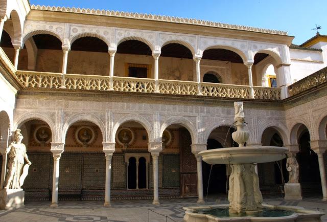 Las estatuas del patio central de la Casa de Pilatos (1). Las estatuas del patio central de la Casa de Pilatos (1).