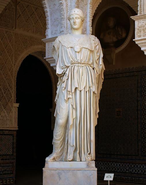 Las estatuas del patio central de la Casa de Pilatos (1). Las estatuas del patio central de la Casa de Pilatos (1).