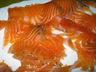 SALMÓN MARINADO AL ENELDO SALMÓN MARINADO AL ENELDO