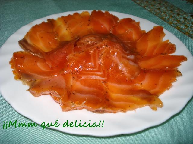 SALMÓN MARINADO AL ENELDO SALMÓN MARINADO AL ENELDO