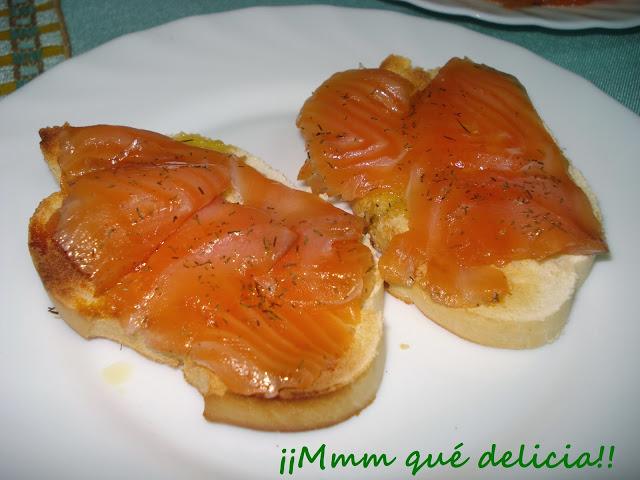 SALMÓN MARINADO AL ENELDO SALMÓN MARINADO AL ENELDO