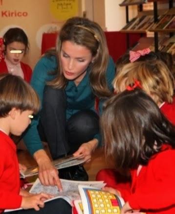 Letizia, look fallido con diadema, en el Salón del Libro Infantil y Juvenil Letizia, look fallido con diadema, en el Salón del Libro Infantil y Juvenil