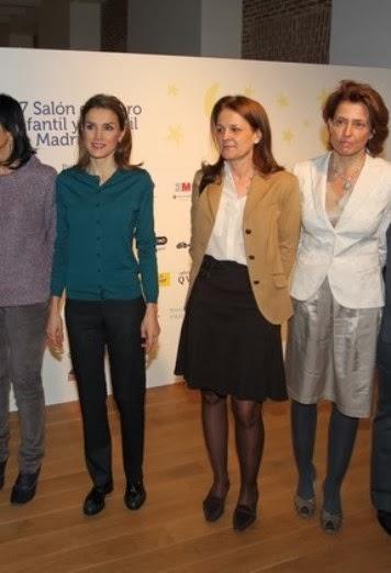 Letizia, look fallido con diadema, en el Salón del Libro Infantil y Juvenil Letizia, look fallido con diadema, en el Salón del Libro Infantil y Juvenil