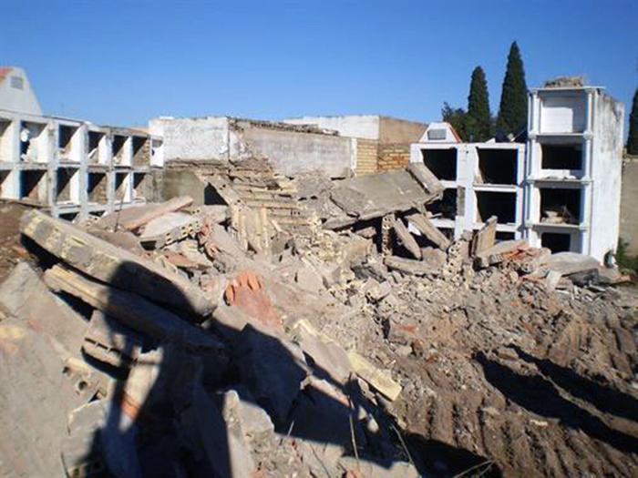 LA ALGABA DERRIBA UN CEMENTERIO SIN COMPROBAR SI EXISTE UNA FOSA CON 144 PRESOS ESCLAVOS algaba