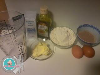 Esponjosos Cupcakes de cacao, mermelada y nata. Esponjosos Cupcakes de cacao, mermelada y nata.