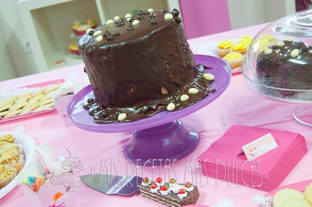 LAYER CAKE DE CHOCOLATE CHORREANTE