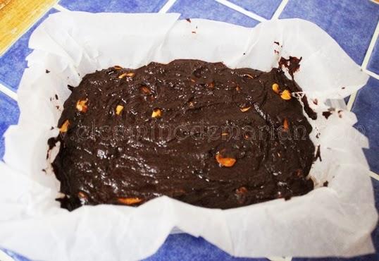Una receta casera, turrón de chocolate amargo con almendras