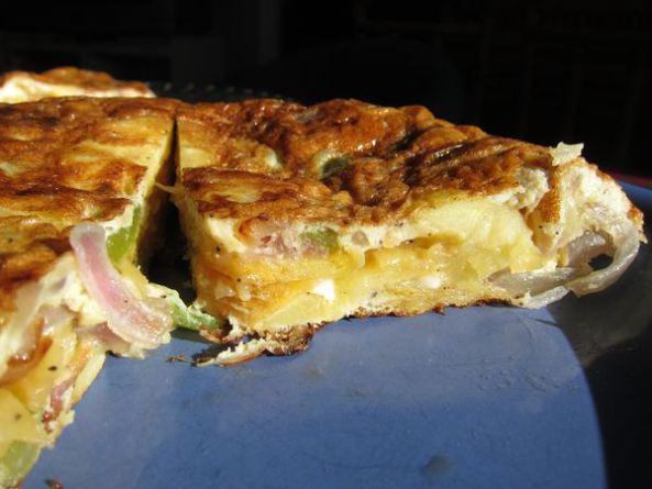 Tortilla de patatas, cebolla y pimientos. (Y olé!) tortilla-de-patatas-