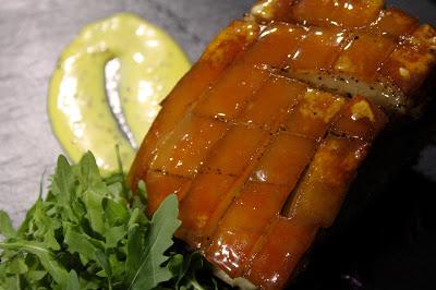 Panza de cerdo glaseada o