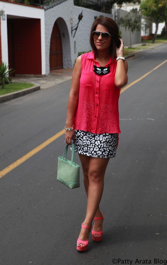 Mis looks Patty Arata blog Que me pongo, Verano, Tacones, Coral, Falda, Butrich