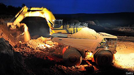 El aluminio, un metal que no deja de sorprender Bauxita procesada en Guinea