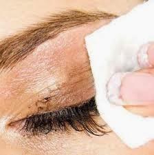 Reglas de ORO para desmaquillarse los OJOS./ GOLDEN RULES for Eye makeup remover. Reglas de ORO para desmaquillarse los OJOS./ GOLDEN RULES for Eye makeup remover.