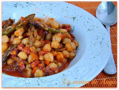 GARBANZOS CON VERDURAS Y CHORIZO GARBANZOS CON VERDURAS Y CHORIZO