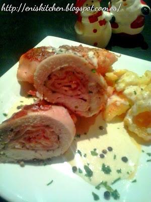 Rulo de muslos de pollo rellenos con salsa de nata a las tres pimientas! Rulo de muslos de pollo rellenos con salsa de nata a las tres pimientas!