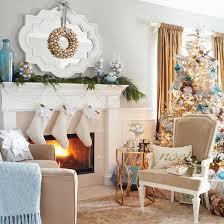 Salas con chimeneas decoradas para navidad