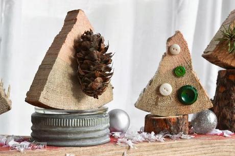 PEQUEÑOS ARBOLES DE NAVIDAD CON TROZOS DE LEÑA PEQUEÑOS ARBOLES DE NAVIDAD CON TROZOS DE LEÑA