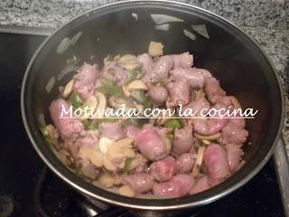 Salchichas con champiñones Salchichas con champiñones