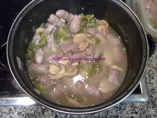 Salchichas con champiñones Salchichas con champiñones