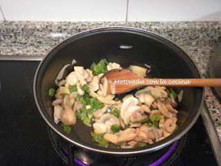 Salchichas con champiñones Salchichas con champiñones