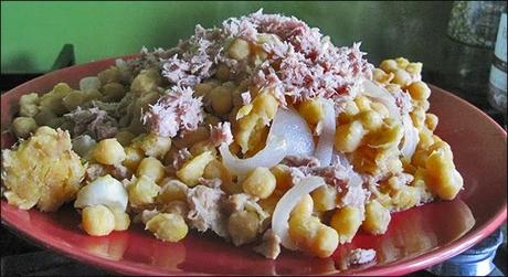 Garbanzos con atún y cebolla Garbanzos con atún y cebolla