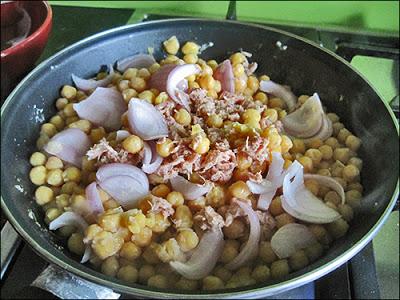 Garbanzos con atún y cebolla Garbanzos con atún y cebolla