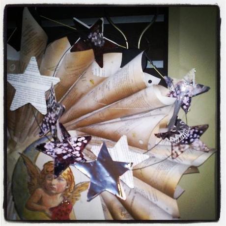 Recortadas en papel y fijadas en alambre Recortadas en papel y fijadas en alambre