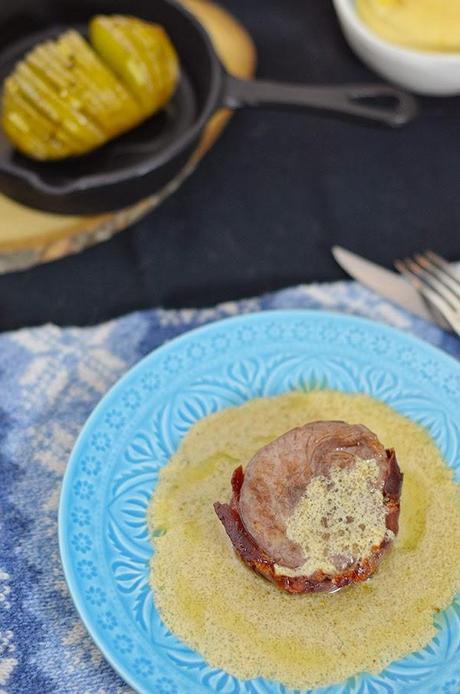 Solomillo de potro con salsa de oporto y patatas hasselback