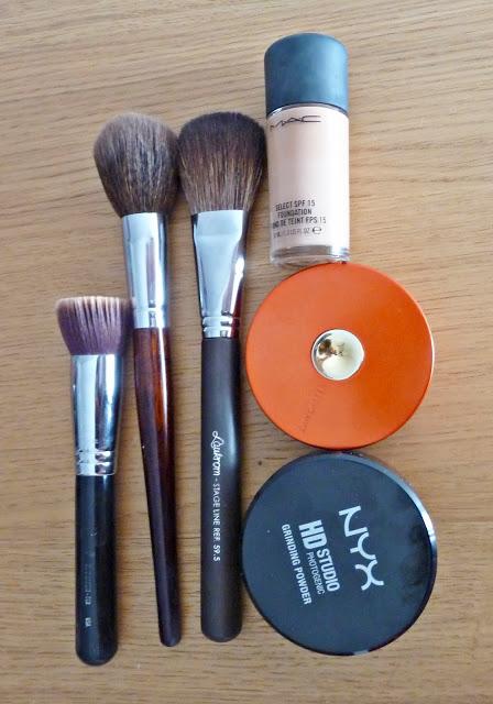 Polvos HD de NYX, base de maquillaje Select Foundation de MAC y polvos bronceadores de Lancaster Polvos HD de NYX, base de maquillaje Select Foundation de MAC y polvos bronceadores de Lancaster