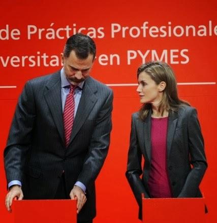 Dña. Letizia repite look ejecutivo en la presentación