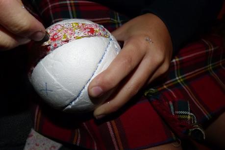 DIY: UNA BOLA DE NAVIDAD DIY: UNA BOLA DE NAVIDAD