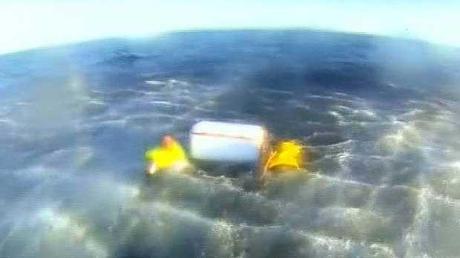 Nevera salva a dos pescadores australianos Nevera salva a dos pescadores australianos