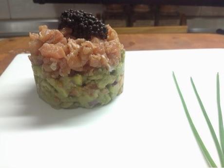 Tartar de atun con guacamole y granada. Tartar de atun con guacamole y granada.