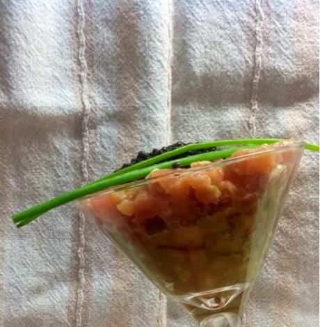 Tartar de atun con guacamole y granada. Tartar de atun con guacamole y granada.