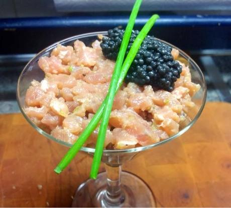 Tartar de atun con guacamole y granada. Tartar de atun con guacamole y granada.