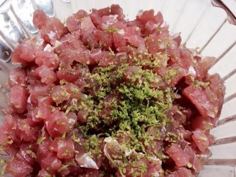 Tartar de atun con guacamole y granada. Tartar de atun con guacamole y granada.